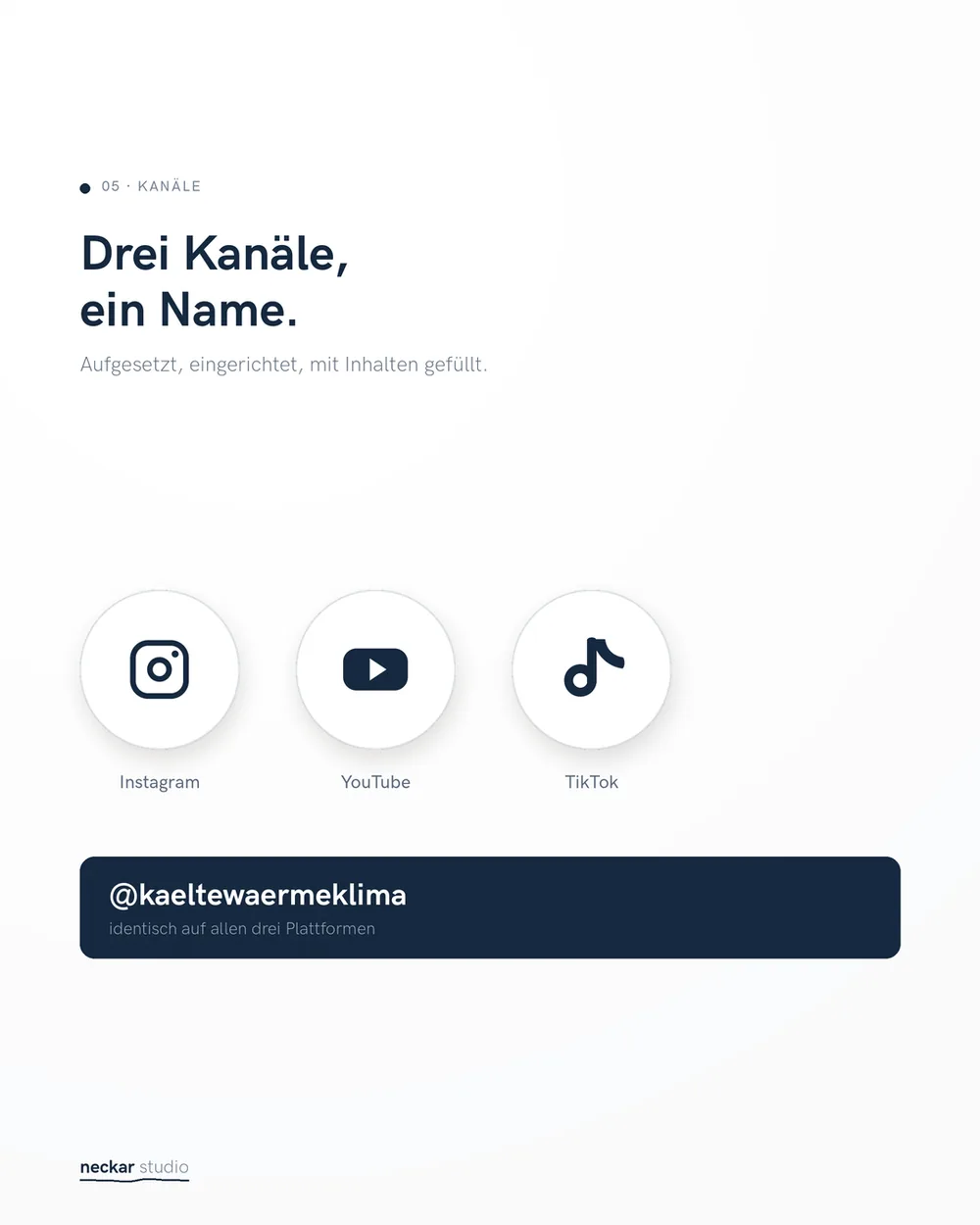 Instagram-, YouTube- und TikTok-Symbol über dem gemeinsamen Handle at kaeltewaermeklima